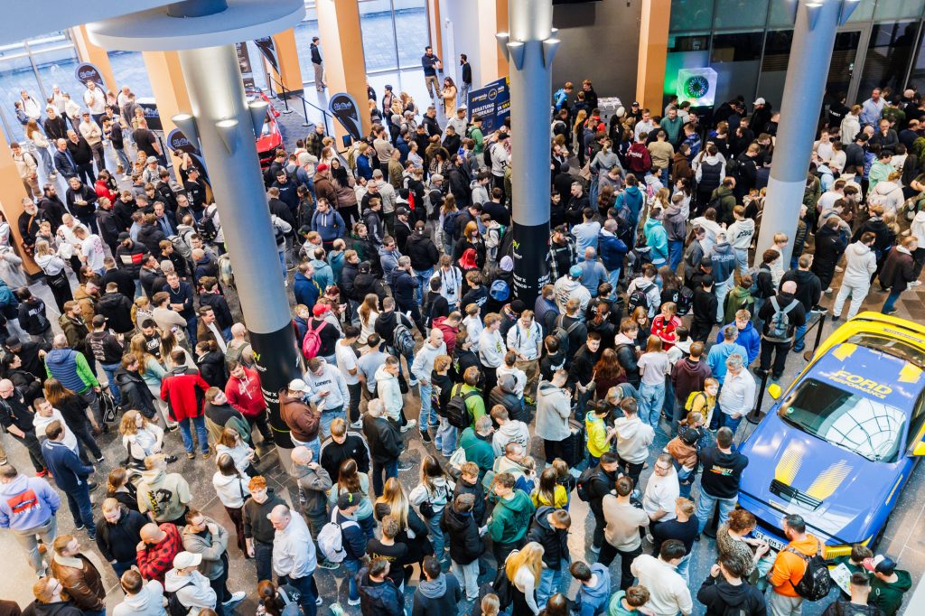 Die Essen Motor Show lädt vom 29. November bis zum 7. Dezember 2025 (Preview Day: 28. November) zum furiosen Saisonfinale ins Ruhrgebiet. Rund 500 Aussteller aus 23 Ländern verwandeln neun Hallen der Messe Essen in ein extravagantes Festival für Performance & Racing, Tuning & Lifestyle, Motorsport und Classic Cars. 06-12-2025/Essen/Germany Foto: Armin Huber/©MESSE ESSEN GmbH - Zulässige Nutzung: Der Nutzer erhält an dem Bild ein einfaches Nutzungsrecht, ausschließlich für eine redaktionelle, journalistische Berichterstattung – in Online- und Printmedien, Film und TV über die MESSE ESSEN, eine Veranstaltung der MESSE ESSEN oder eine auf dem Messegelände der MESSE ESSEN stattfindenden Veranstaltung. Die Nutzung des Bildmaterials ist für die berichtenden Medien mit Urhebervermerk und Beleg ist honorarfrei gestattet. Der Nutzer verpflichtet sich dazu, die dem Bild zugeordneten Informationen, insbesondere Bildbeschreibung und Fotograf, bei der Nutzung in korrekter Weise zu verwenden und zu veröffentlichen. Jede andere Nutzung bedarf der Zustimmung durch die Messe Essen GmbH. Die Messe Essen haftet nicht für Verletzung von Rechten abgebildeter Personen und/oder Objekten. Es werden durch die Messe Essen keine Persönlichkeits-, Eigentums-, Kunst-, Marken- oder ähnliche Rechte eingeräumt, die Einholung der o.g. Rechte obliegt allein dem Nutzer. Der Verkauf und die Weitergabe der Bilddatei an Dritte sowie das nicht-autorisierte Kopieren oder sonstige Vervielfältigen dieser Bilddatei auf alle Arten von Datenträgern ist nicht gestattet. --- Permissible use: The user will be granted free of charge a simple use right to the picture exclusively for editorial, journalistic reporting about MESSE ESSEN, an event of MESSE ESSEN or an event taking place on the fair site of MESSE ESSEN in online and print media, in films and on TV. For the reporting media, the use of the picture material with a copyright notice and a specimen copy will be allowed free of charge. T